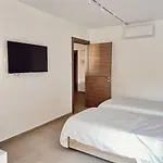New, Ultra Comfy, Flat 아파트 *