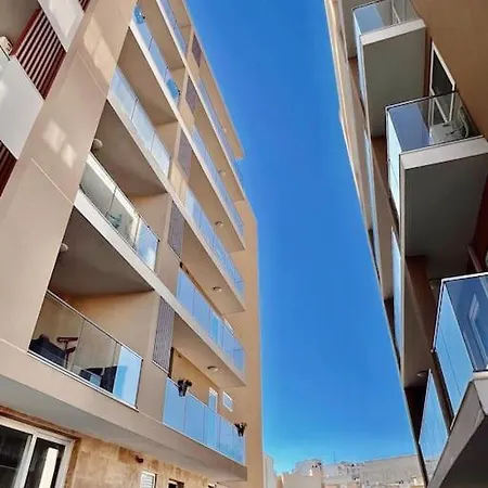 New, Ultra Comfy, Flat Appartement Msida