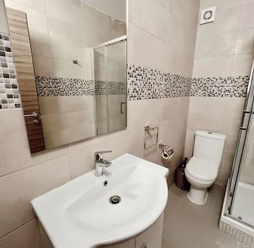 New, Ultra Comfy, Flat